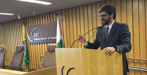 O sócio Daniel Neves palestra sobre Princípios Processuais no TST em Brasília.