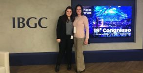 Sócias Crícila Camila dos Santos e Camila Zynger participam do Fórum de Liderança Consciente, Cultura Organizacional e Sustentabilidade